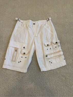 Da-Nang White Women's Cargo Shorts with Utility Pockets